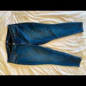 Old Navy Built-in-warm Rockstar super skinny jeans Size 18.